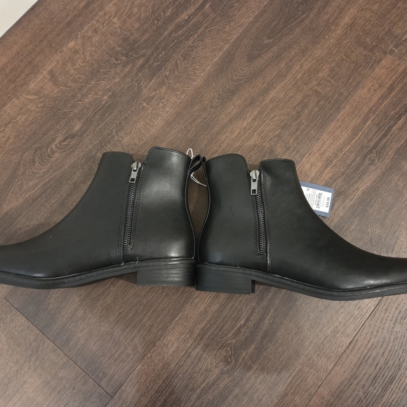 NWT Womens Universal Thread Black Ankle Booties With Memory Foam - Picture 9 of 10